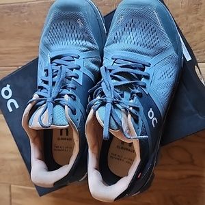ON Cloudace womens sz8 blue/peach